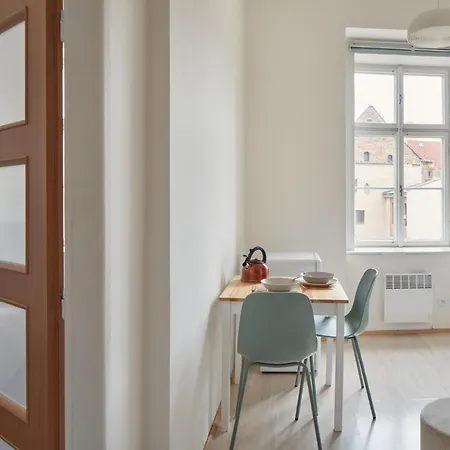 Modern Flat In Old Town By Days Apartment
