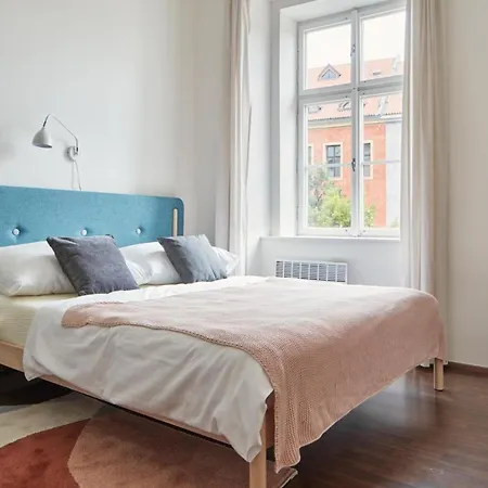 Modern Flat In Old Town By Days Apartment