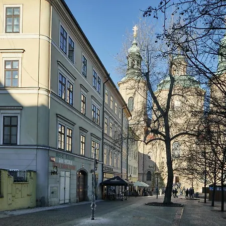 Modern Flat In Old Town By Days Apartment