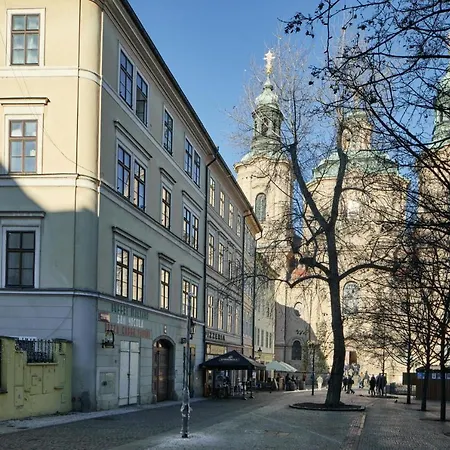 Modern Flat In Old Town By Days Apartment